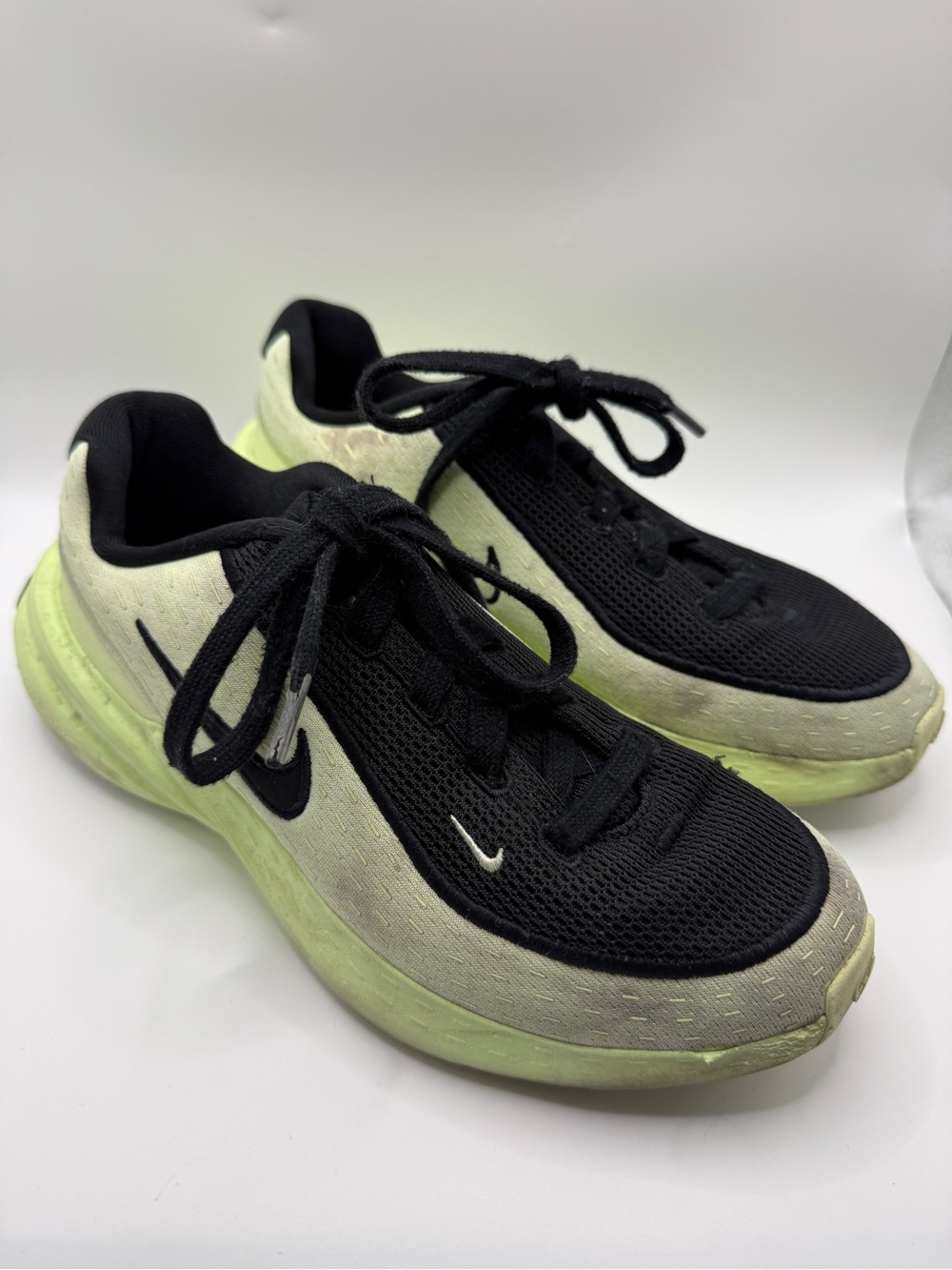 Nike Kids Black and Neon Green Sneakers